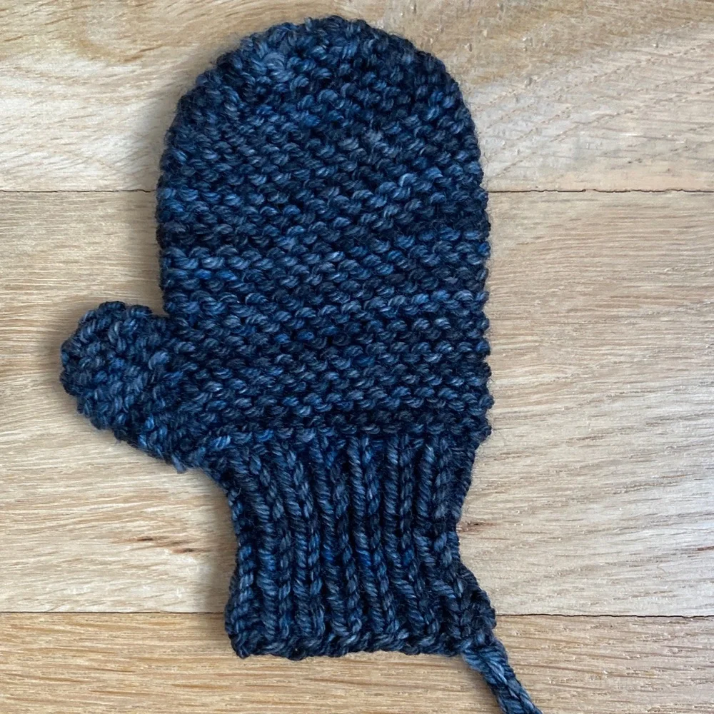 Misha And Puff Dark Gray Wool Baby Mittens with String